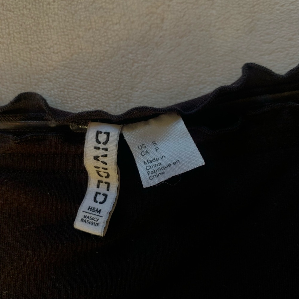 H&M Off the Shoulder Top - Picture 4 of 4